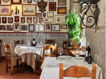 3_2l6wkerems_Casa Ciriaco Salones (3).jpeg